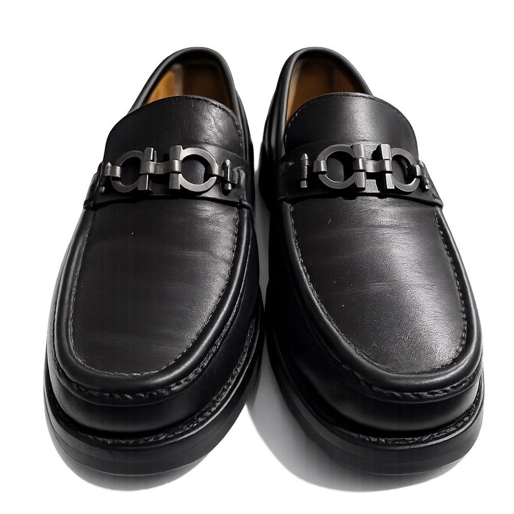 Salvatore Ferragamo David
Gancini loafers Black Leather